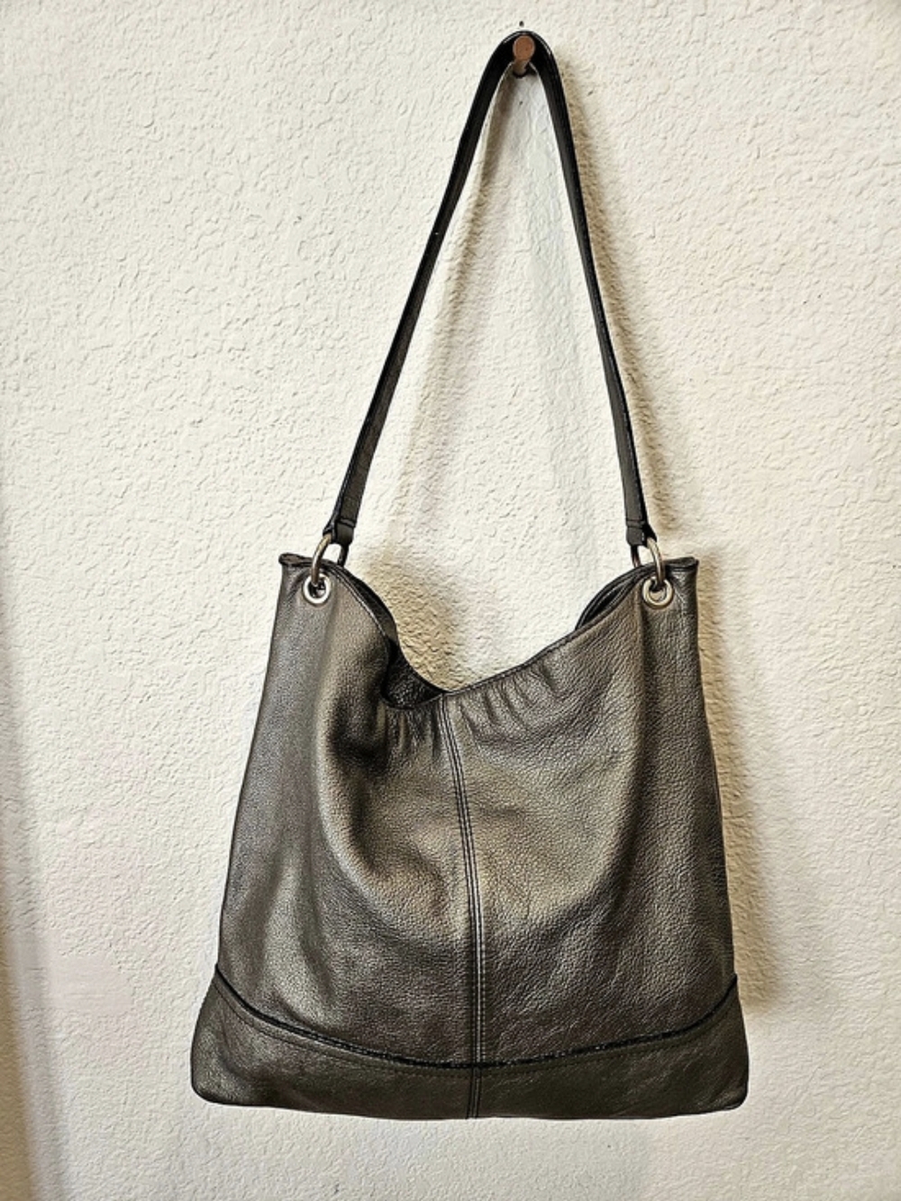 Vintage Banana Republic Metallic Pewter Silver Pebbled Leather Slouchy Hobo Bag - Picture 5 of 8
